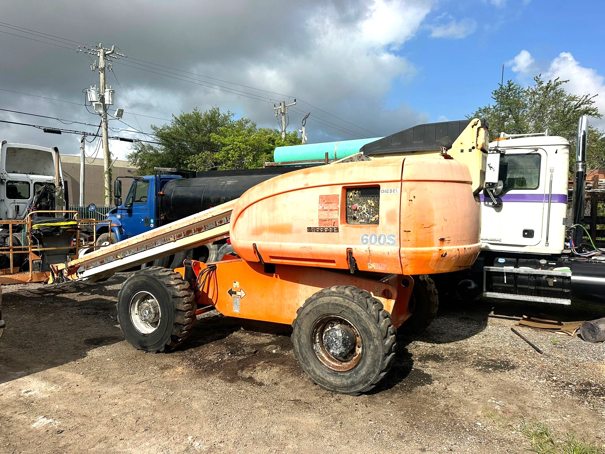 (image for) AERIAL WORK PLATFORM JLG 600S 4X4 2004 DIESEL ARTICULATING BOOM LIFT HANDLER 50504A4