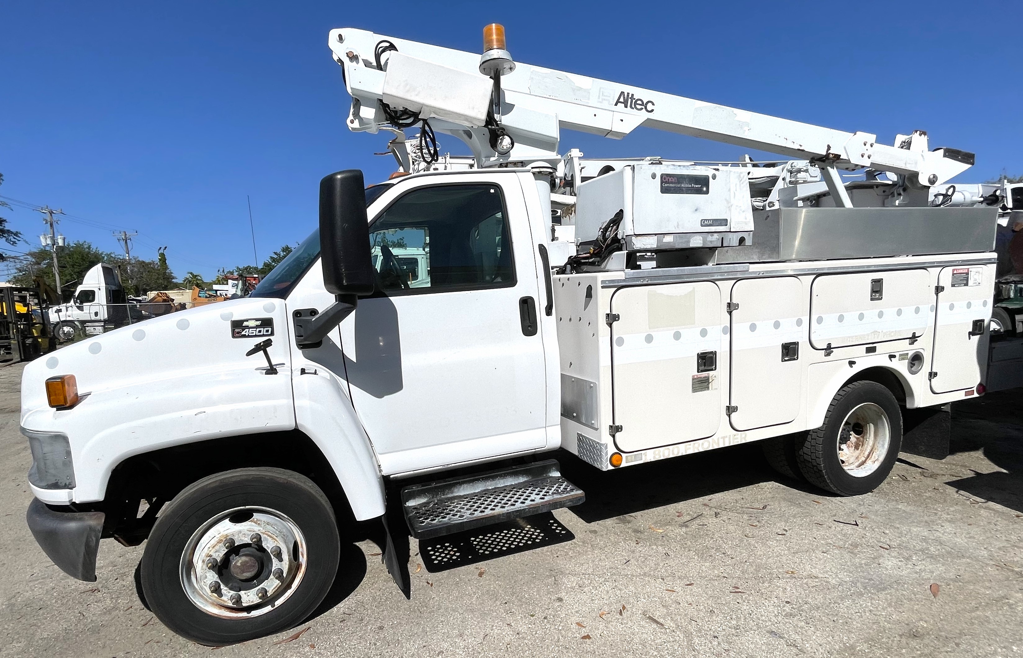 (image for) TRUCK BUCKET GMC 4500 35’ FEET WITH GASOLINE PONY PTO AND GENERATOR 40405A2