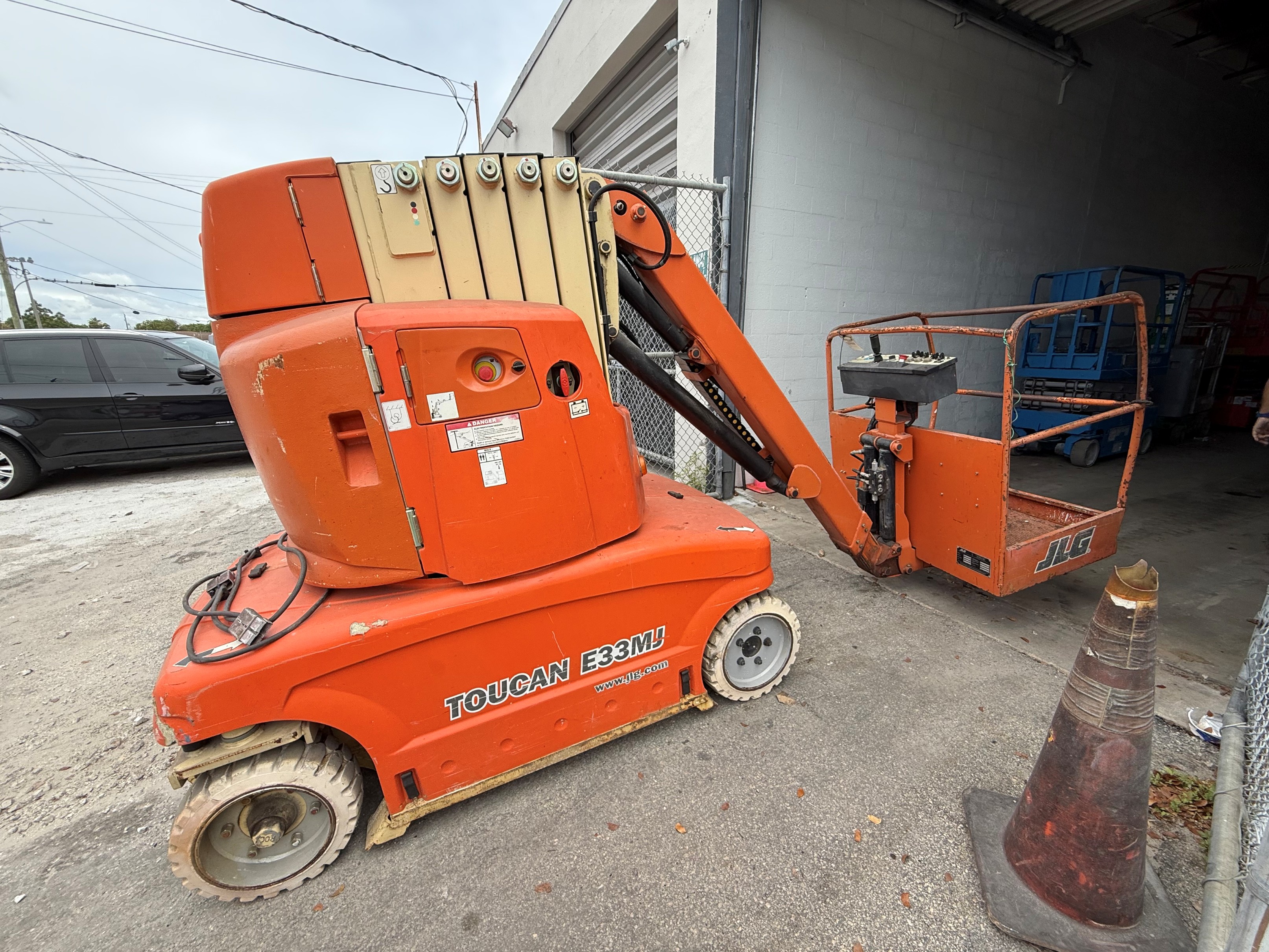 (image for) AERIAL WORK ELECTRIC BOOM LIFT JLG E33MJ 50400A1