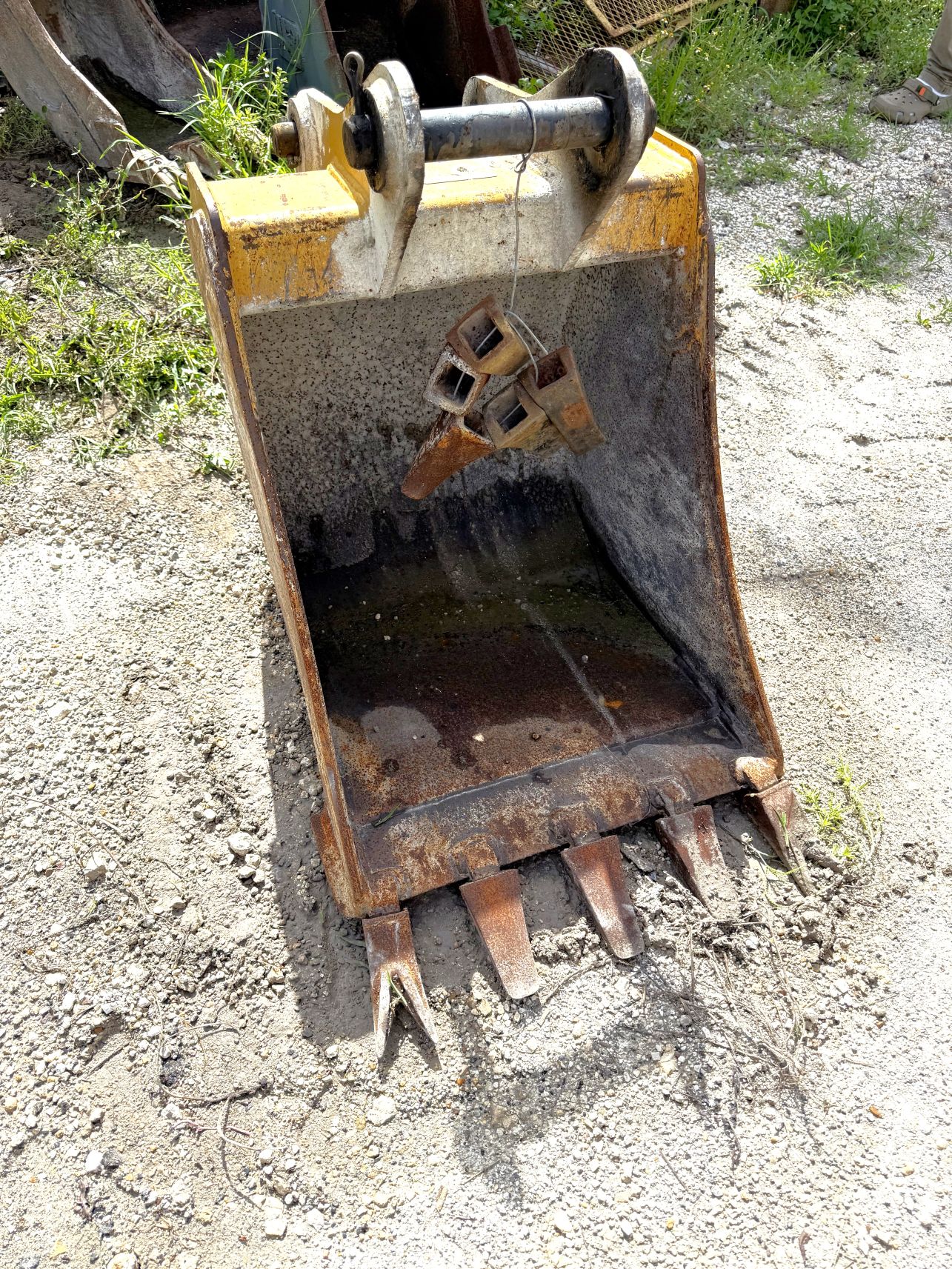 EXCAVATOR BUCKET JOHN DEERE 22” 5 TEETH DIGGING BUCKET 50606A9 (image for) EXCAVATOR BUCKET JOHN DEERE 22” 5 TEETH DIGGING BUCKET 50606A9