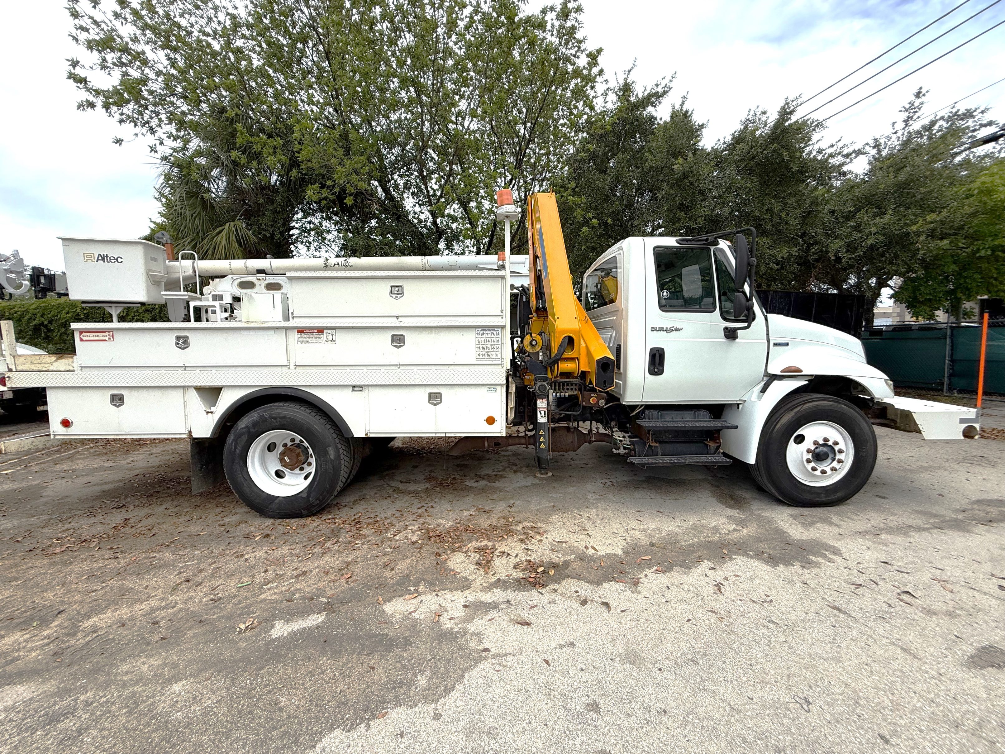(image for) TRUCK KNUCKLE BOOM CRANE INTERNATIONAL 4300 ARTICULATING LOADING EFFER 110E-3S 50601A2