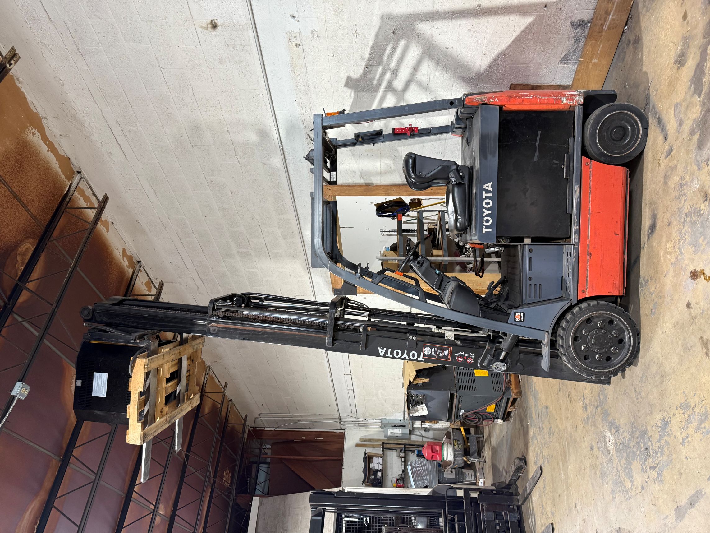 (image for) FORKLIFT TOYOTA 8FBCH025 ELECTRIC 5.5K LBS 41126A1