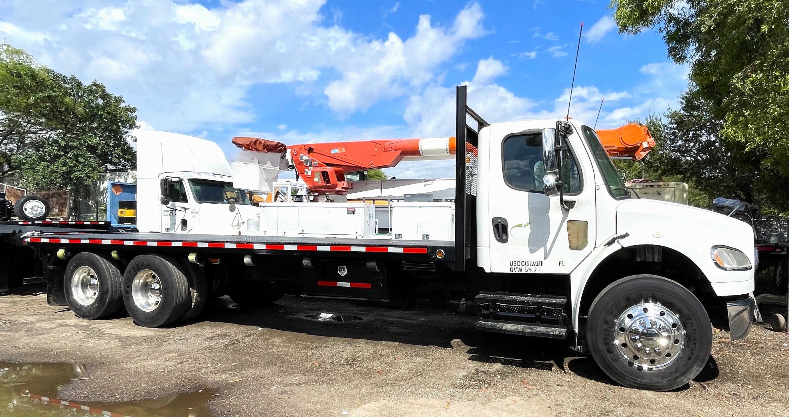 (image for) TRUCK FLATBED FREIGHTLINER 2015 26 FEET BED WITH PIGGYBACK ADAPTOR 40914A3