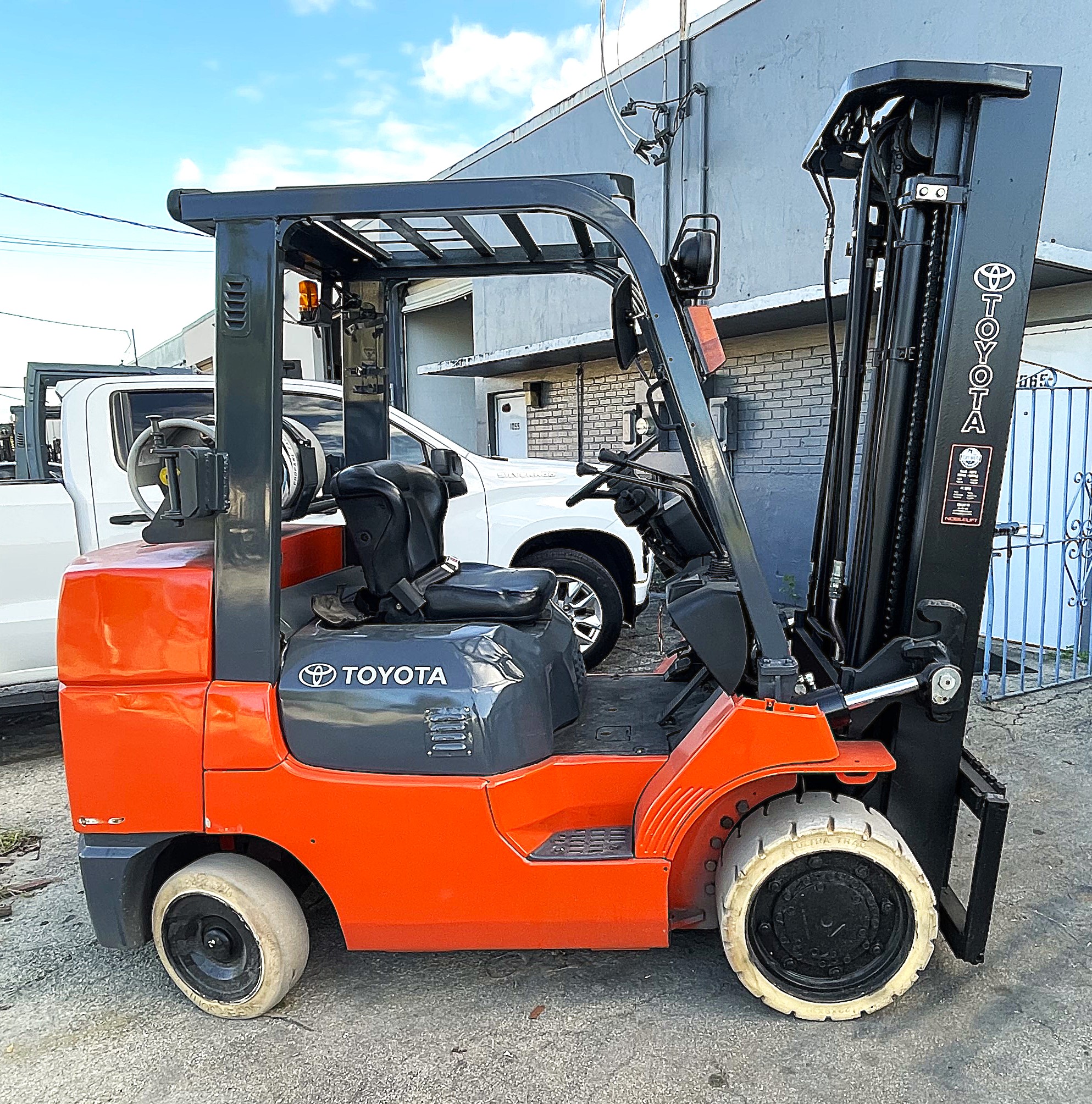 (image for) FORKLIFT TOYOTA 7FGCU35 LPG 8K LBS 41107A1