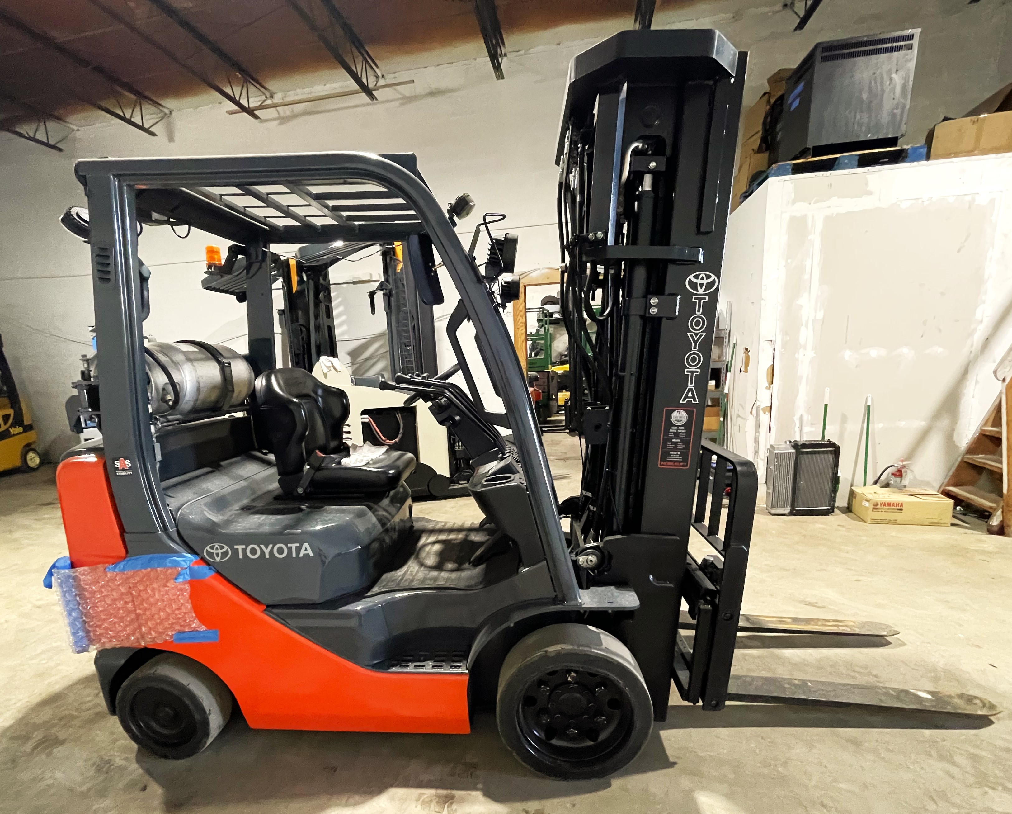 (image for) FORKLIFT TOYOTA 8FGCU25 LPG 5.5K LBS 41112A1