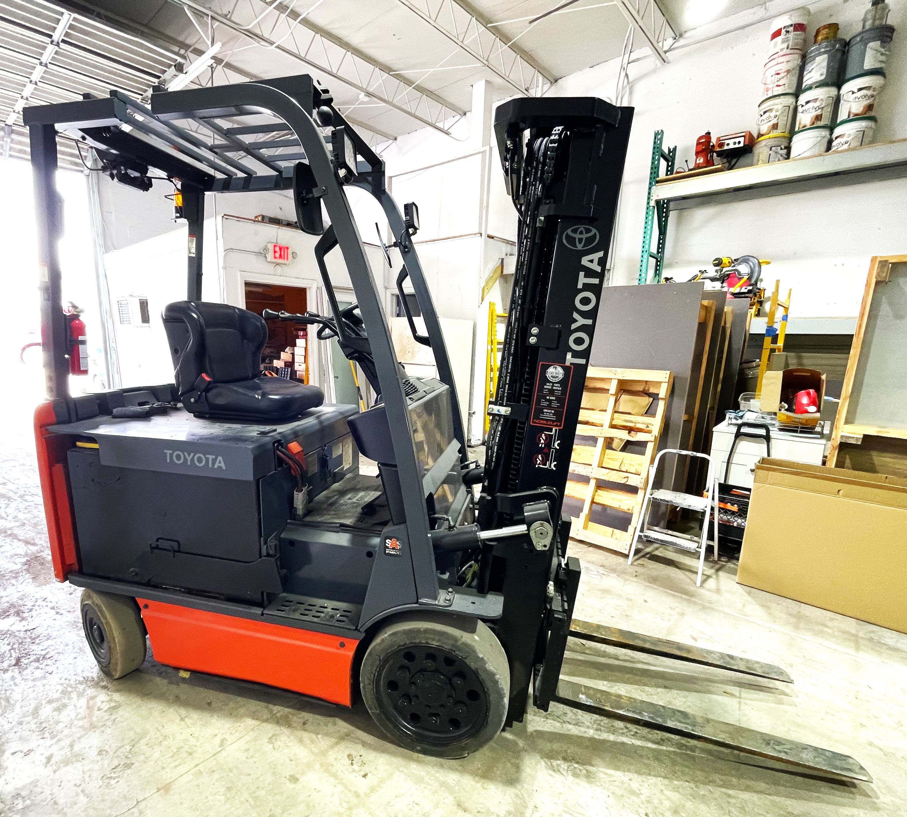 (image for) FORKLIFT TOYOTA 8FBCHU25 ELECTRIC 5.5K LBS 41115A1