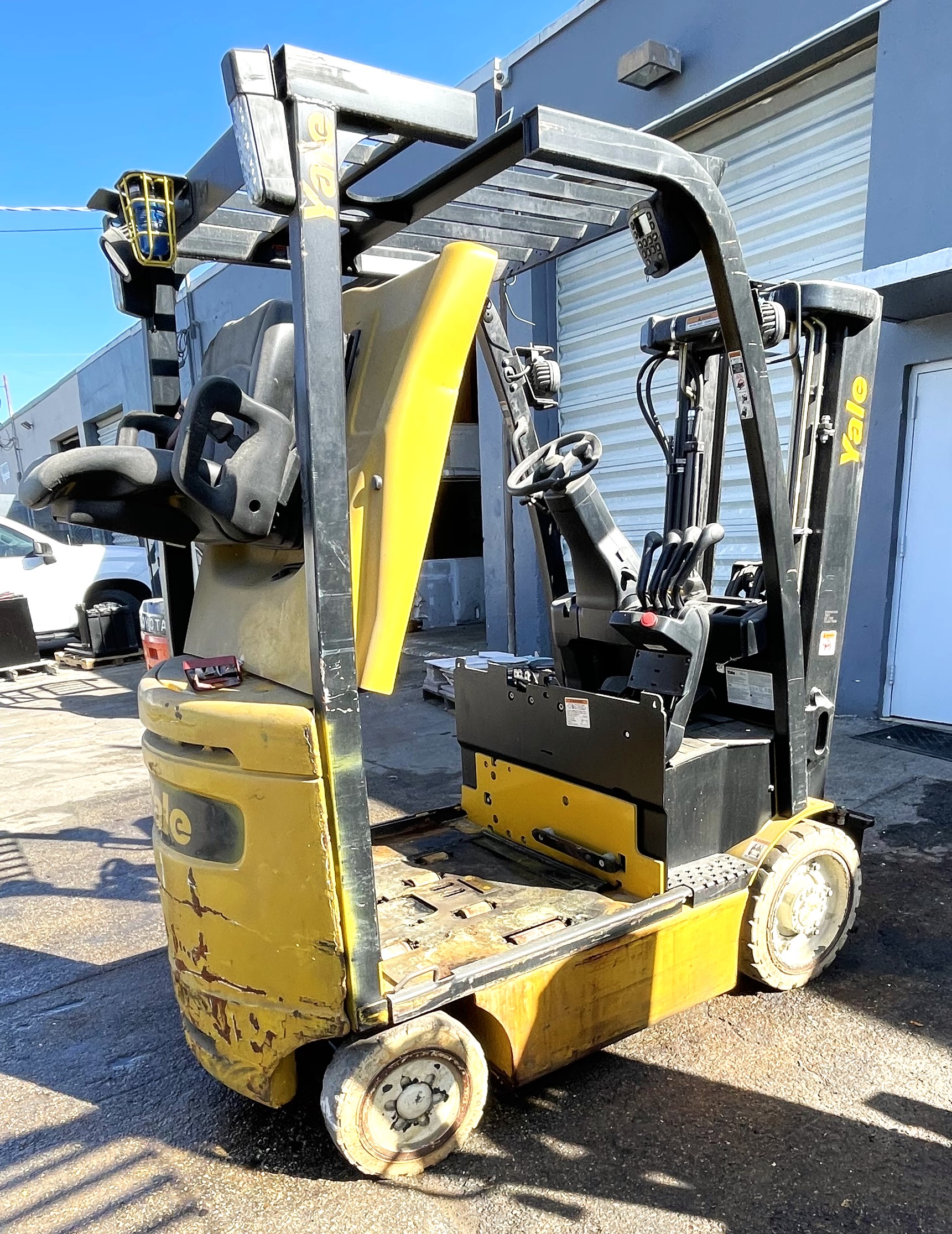 (image for) FORKLIFT YALE ERC045VGN ELECTRIC 4.5K LBS. (CHASSIS ONLY) 41150A1
