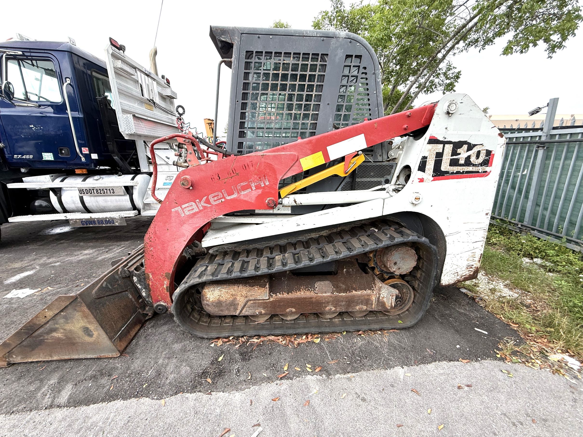 SKID STEER TRACKS TAKEUCHI TL10 2019 60601A3 (image for) SKID STEER TRACKS TAKEUCHI TL10 2019 60601A3