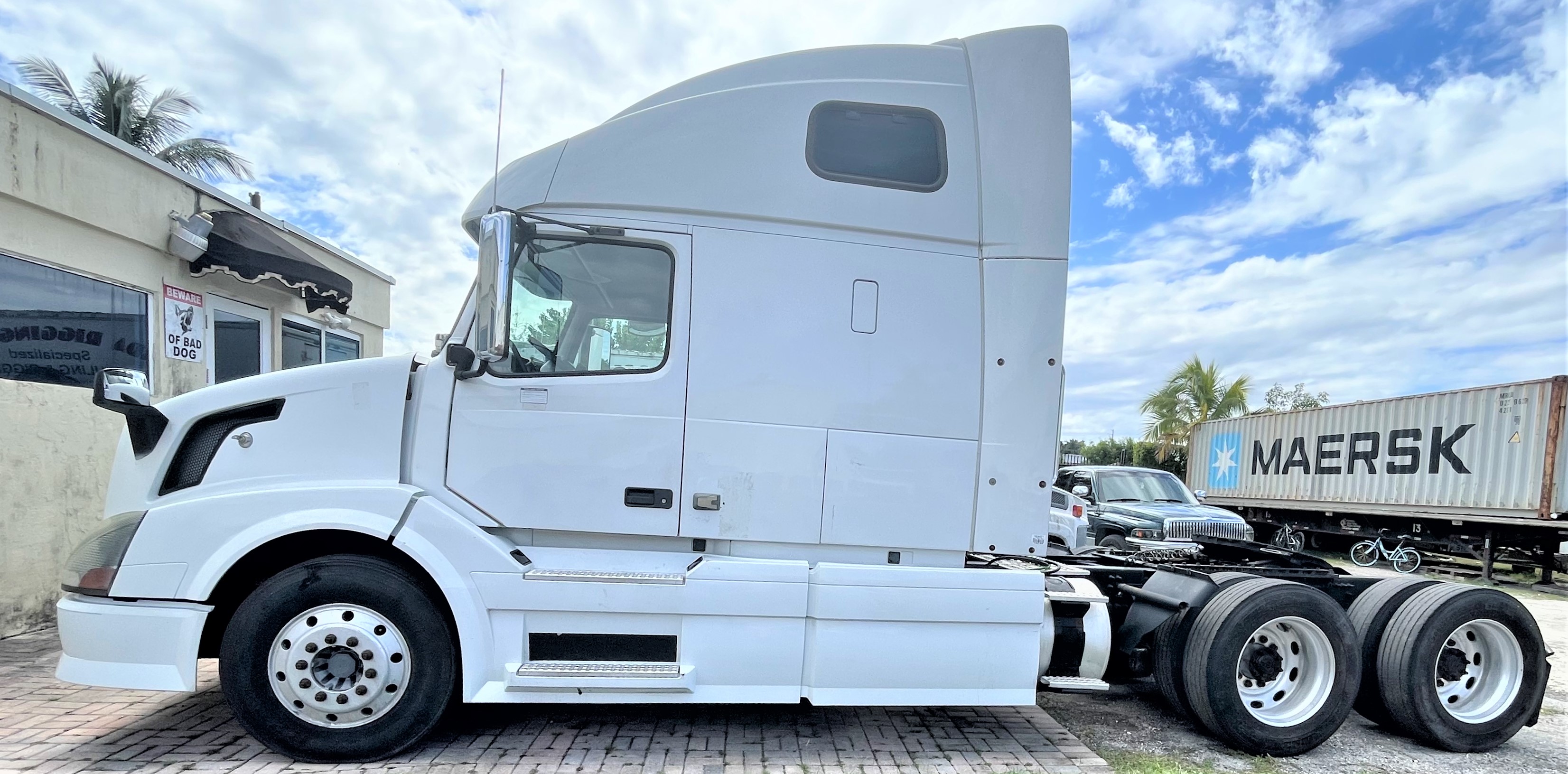 (image for) TRUCK TRACTOR VOLVO 2010 AUTOMATIC FULL CAB 40401A7