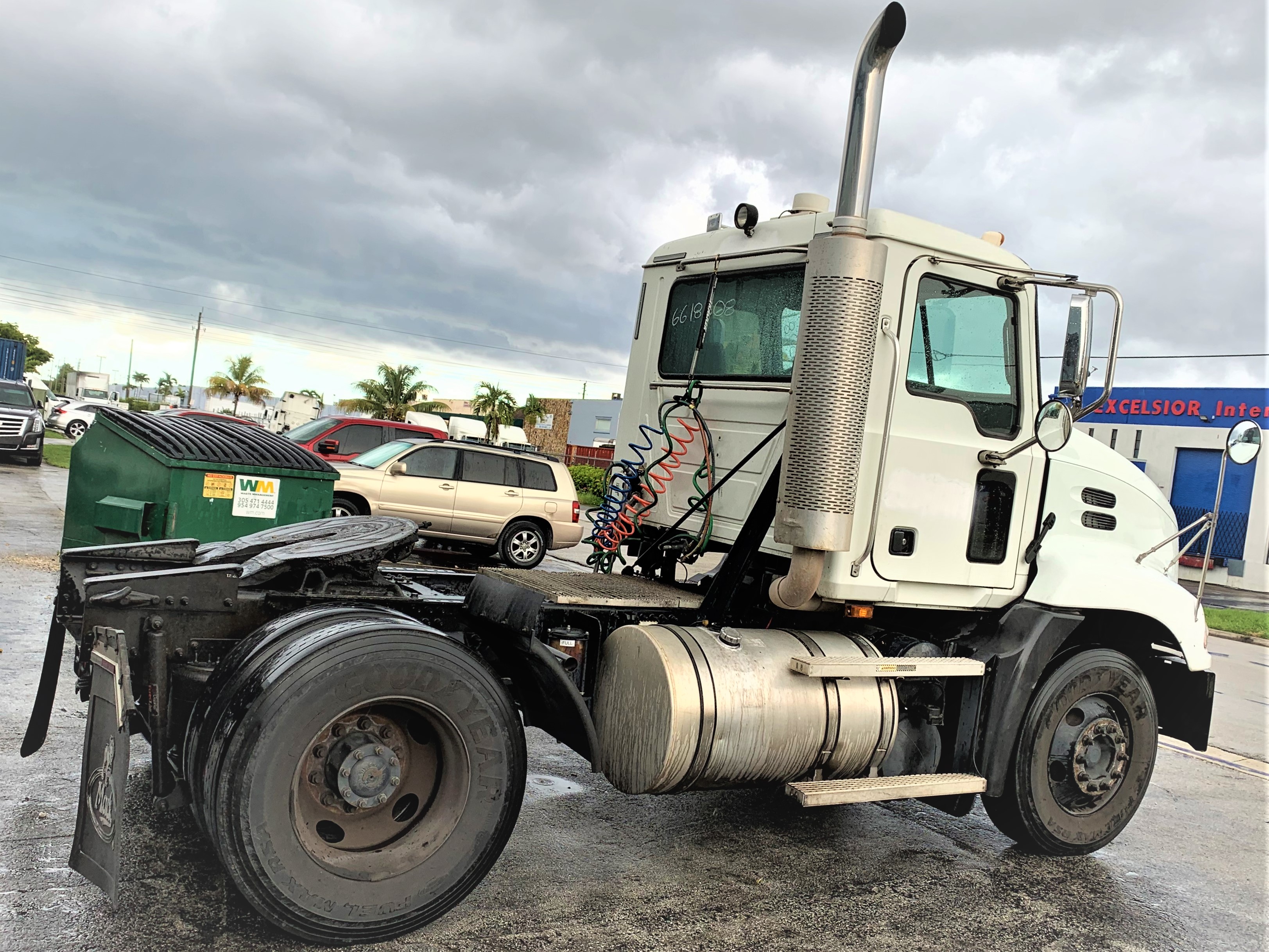 (image for) TRUCK TRACTOR MACK CXN612 2006 AUTOMATIC DAY CAB 200801B2